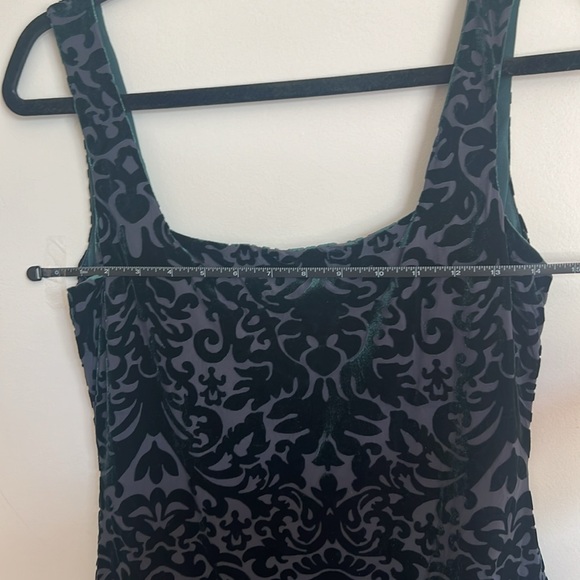 Emerald green, velvet patterned body con dress - Picture 9 of 9